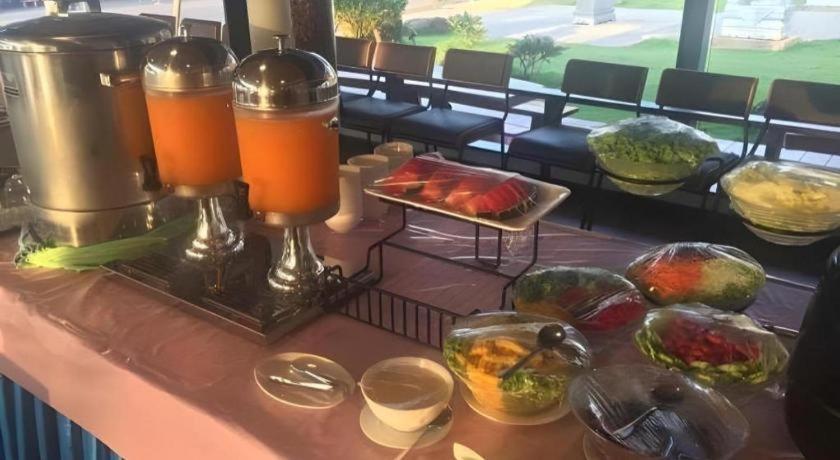 ฉัตรนิภา บีช รีสอร์ท  Ban Hat Lek ภายนอก รูปภาพ